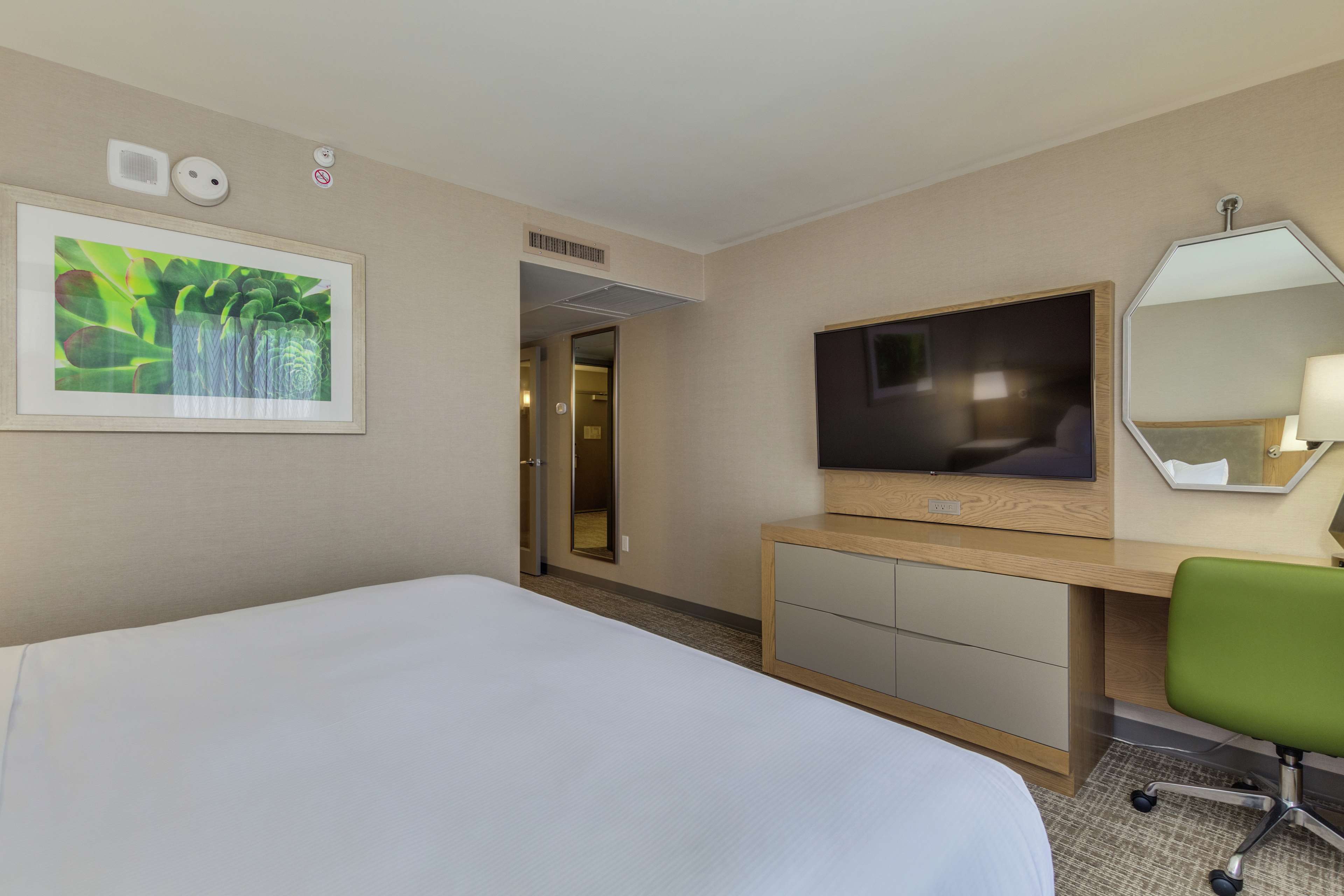 DoubleTree by Hilton Phoenix Chandler - Tap to explore photos