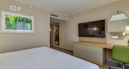 DoubleTree by Hilton Phoenix Chandler Room Type - 1KING 2 RM SUITE W SOFABED