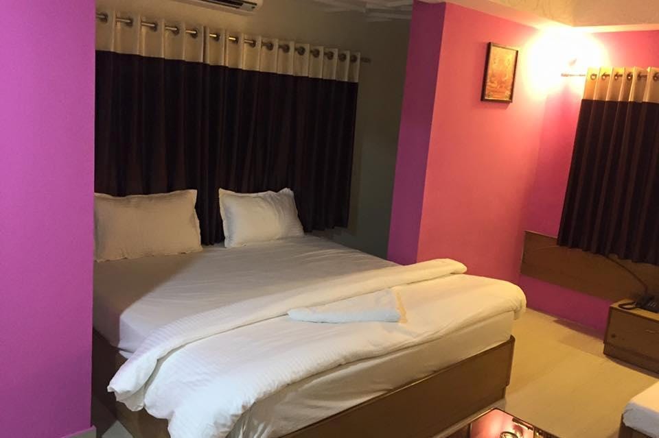 Hotel The Grand Bansi - Tap to explore photos