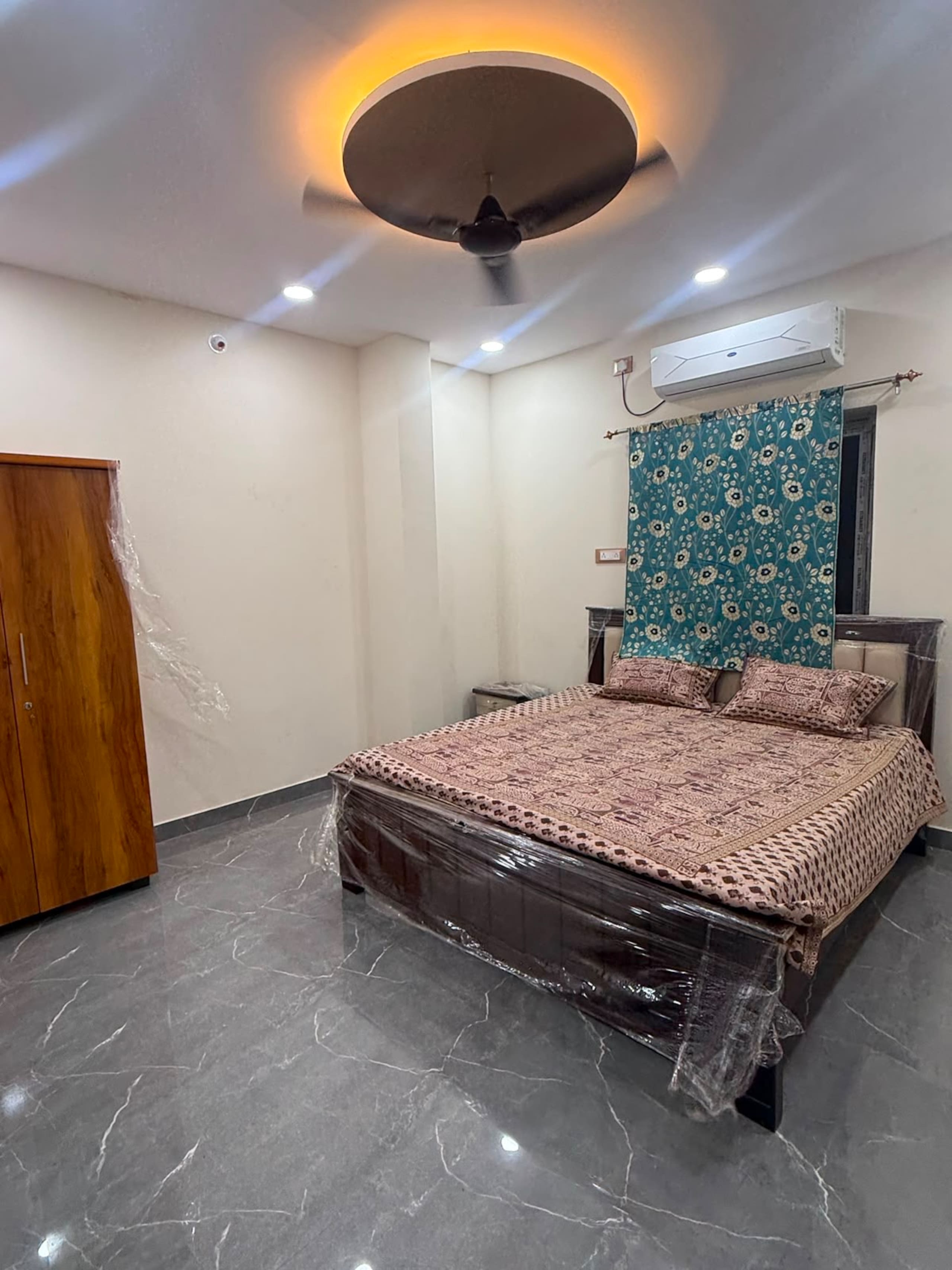 Atlantis Guest House Barkas Salala - Tap to explore photos