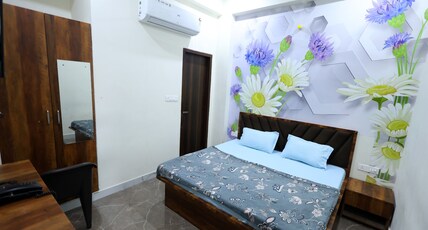 Shri Girraj Residency Room Type - Double bed room