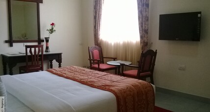 Madathil Regency Hotel Room Type - Deluxe