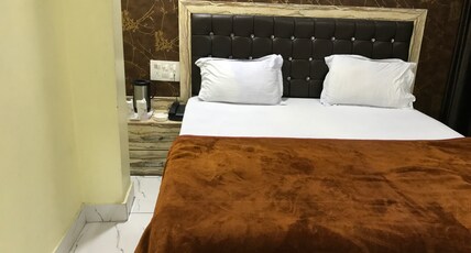 Hotel kunal Room Type - deluxe Room with wifi