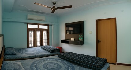 Geeta HomeStay Karanprayag Room Type - Budget Quard Room (With AC)