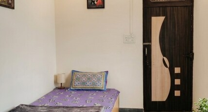 Radha Vatika 200 mts from Krishna Janmbhoomi Room Type - 2 bedroom property