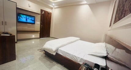 RAM ANANDAM INN Room Type - Suit Room ( 2 KING SIZE BED WITH BALCONY ) RAM ANANDAM INN Room Type - Suit Room ( 2 KING SIZE BED WITH BALCONY )