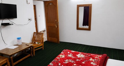 Apple Garden Aleo Room Type - Family Room
