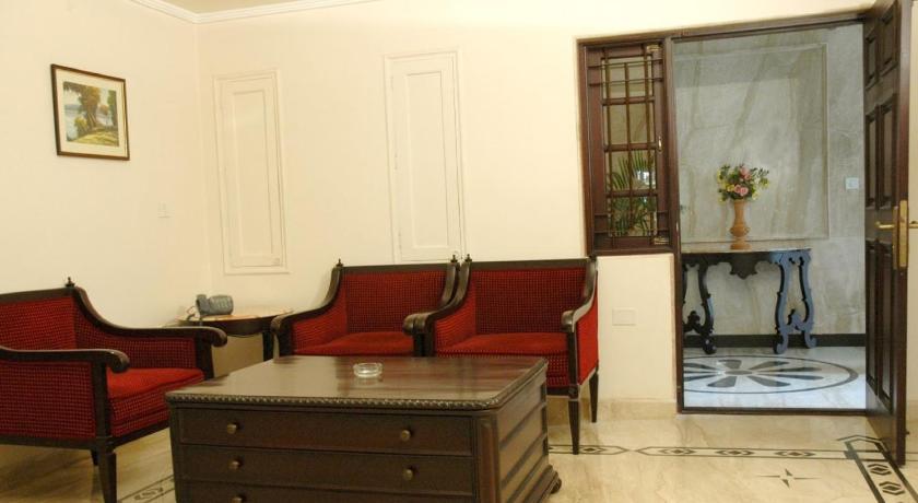 Itis Suites | Rooms & Wi-Fi - Tap to explore photos