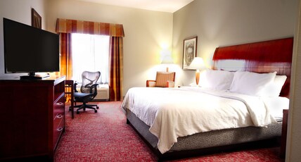HILTON GARDEN INN ELKHART Room Type - 1 KING BED