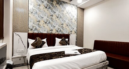 Jaguar Inn Room Type - Super Deluxe Room with Bathtub