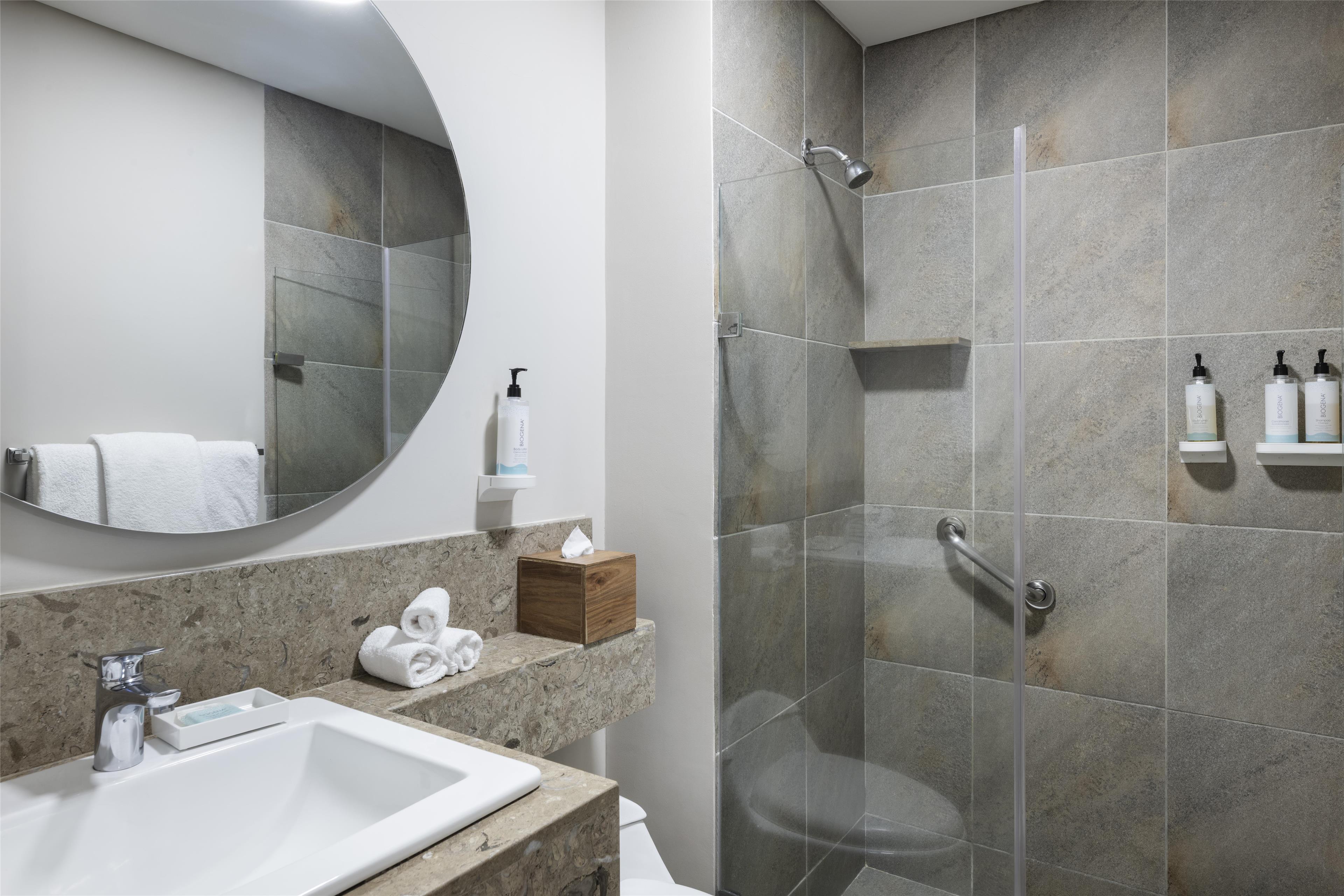 Hilton Garden Inn Cali Ciudad Jardin - Tap to explore photos