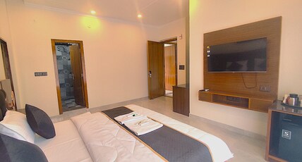 Parwati Inn Room Type - Suite Rooms with Balcony and Hill View Parwati Inn Room Type - Suite Rooms with Balcony and Hill View