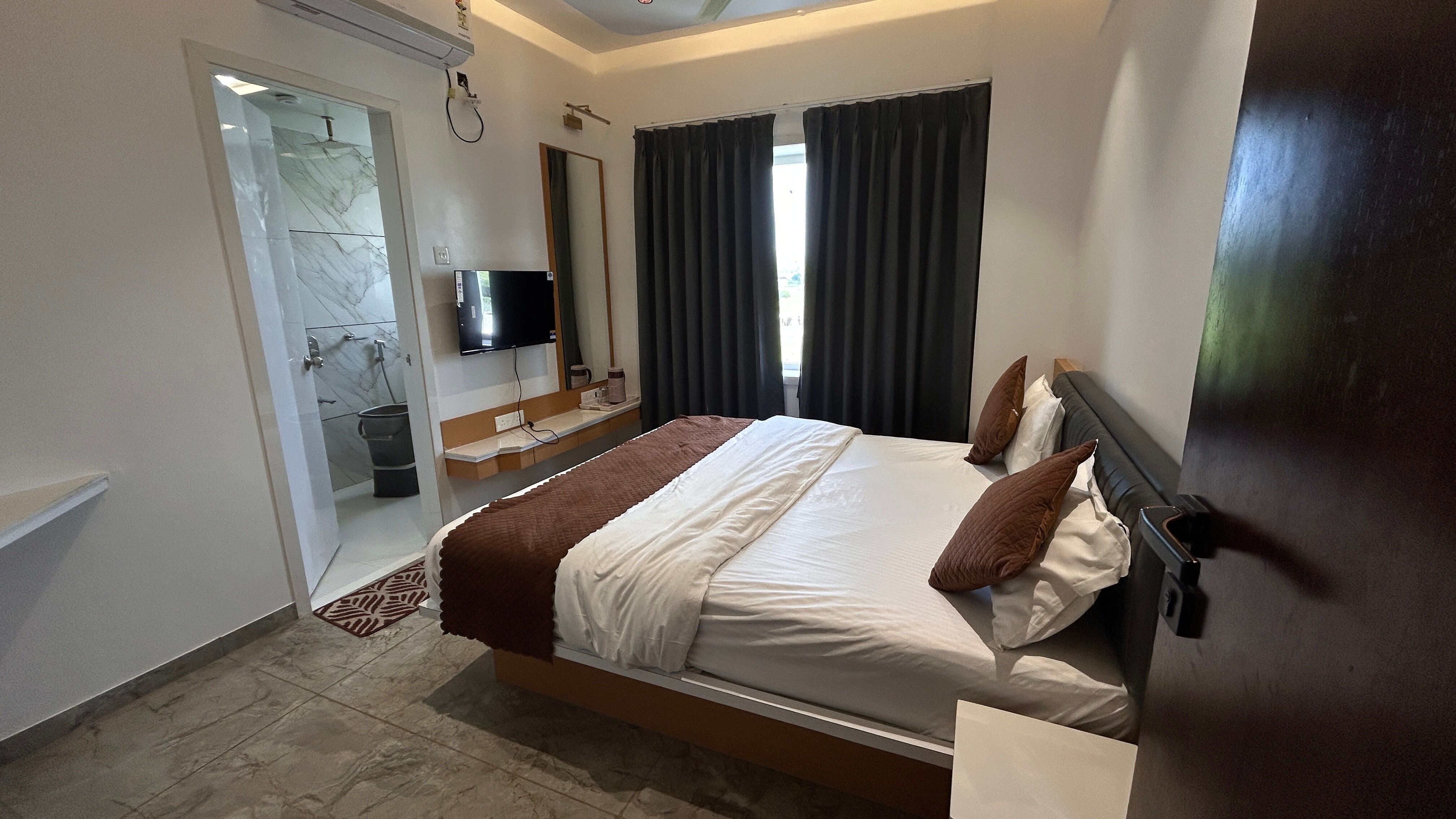 Hotel Atithi Inn - Tap to explore photos