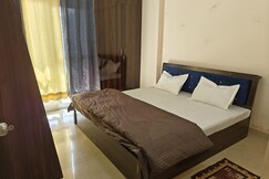 Spacious 2 Bedroom Stay | Near Medanta & Lulu Mall