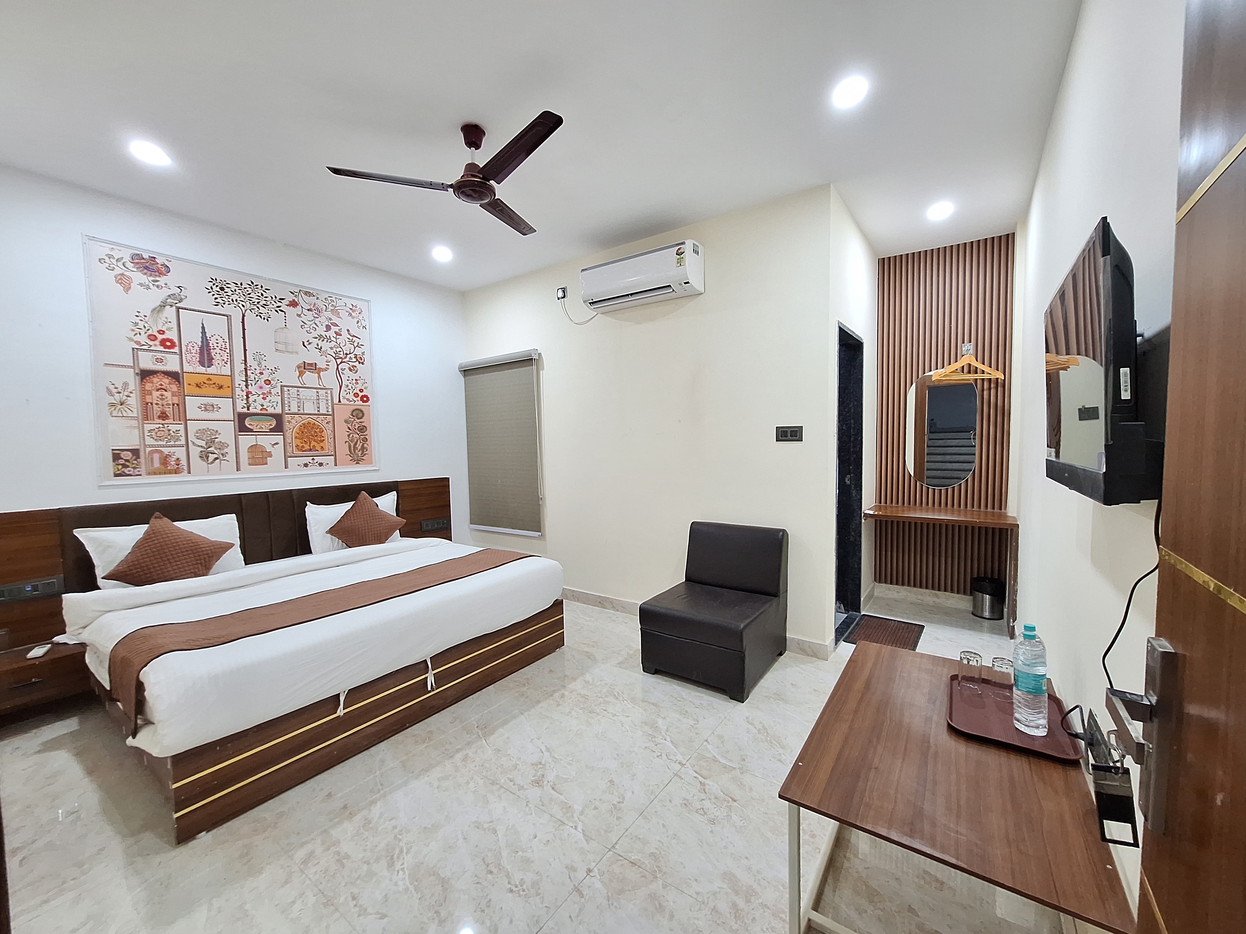 Hotel Gravity - Tap to explore photos