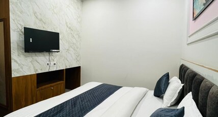 HOTEL GRAND BALA Room Type - Deluxe Room with Air Conditioning HOTEL GRAND BALA Room Type - Deluxe Room with Air Conditioning