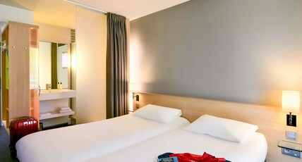 ibis Styles Nantes Rez Room Type - Standard Room with two single beds