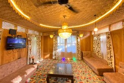 The Apollo 11 Heritage Luxury Houseboat, Srinagar