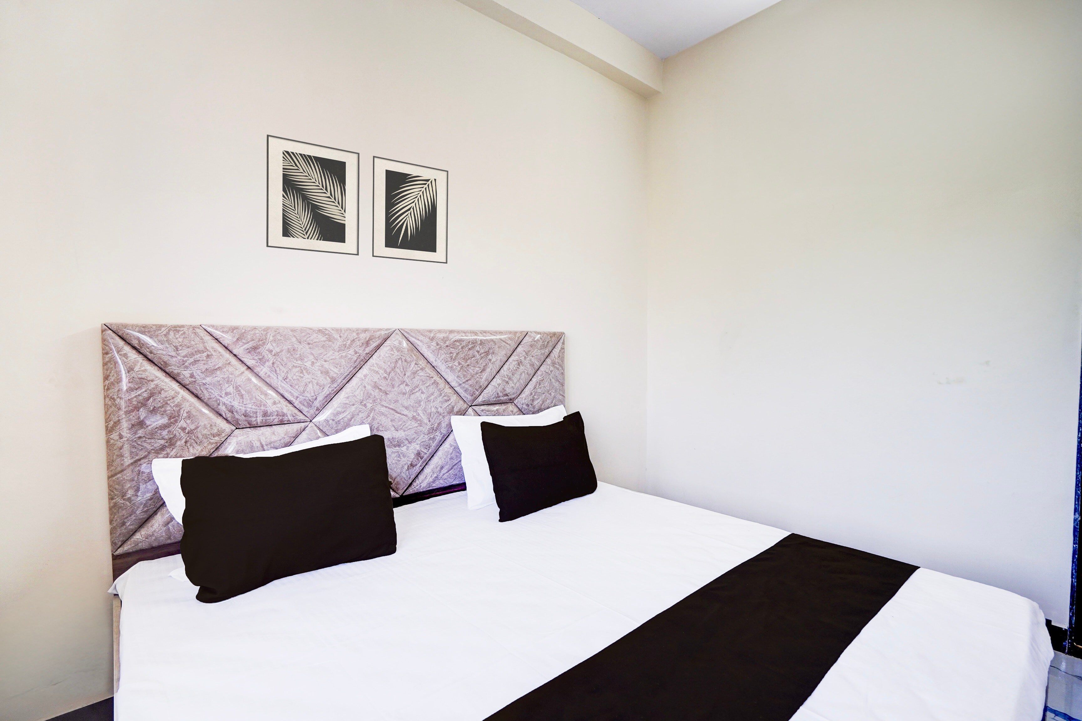 Hotel O Midwaytreat Burhanpur - Tap to explore photos