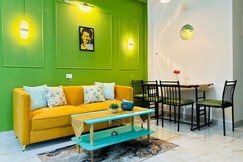 BeauMonde Suites-Arena ( Movie Theatre Room)