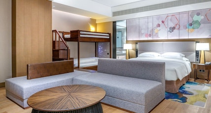 Crowne Plaza Beihai Silver Beach Room Type - 1 King 1 Bunk Bed Premium Crowne Plaza Beihai Silver Beach Room Type - 1 King 1 Bunk Bed Premium
