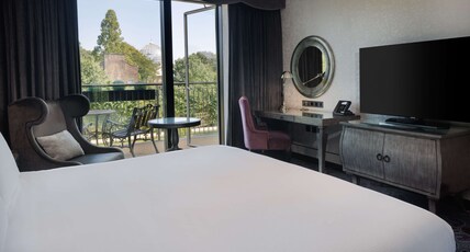 Hilton London Syon Park Room Type - KING DELUXE ROOM W  VIEW