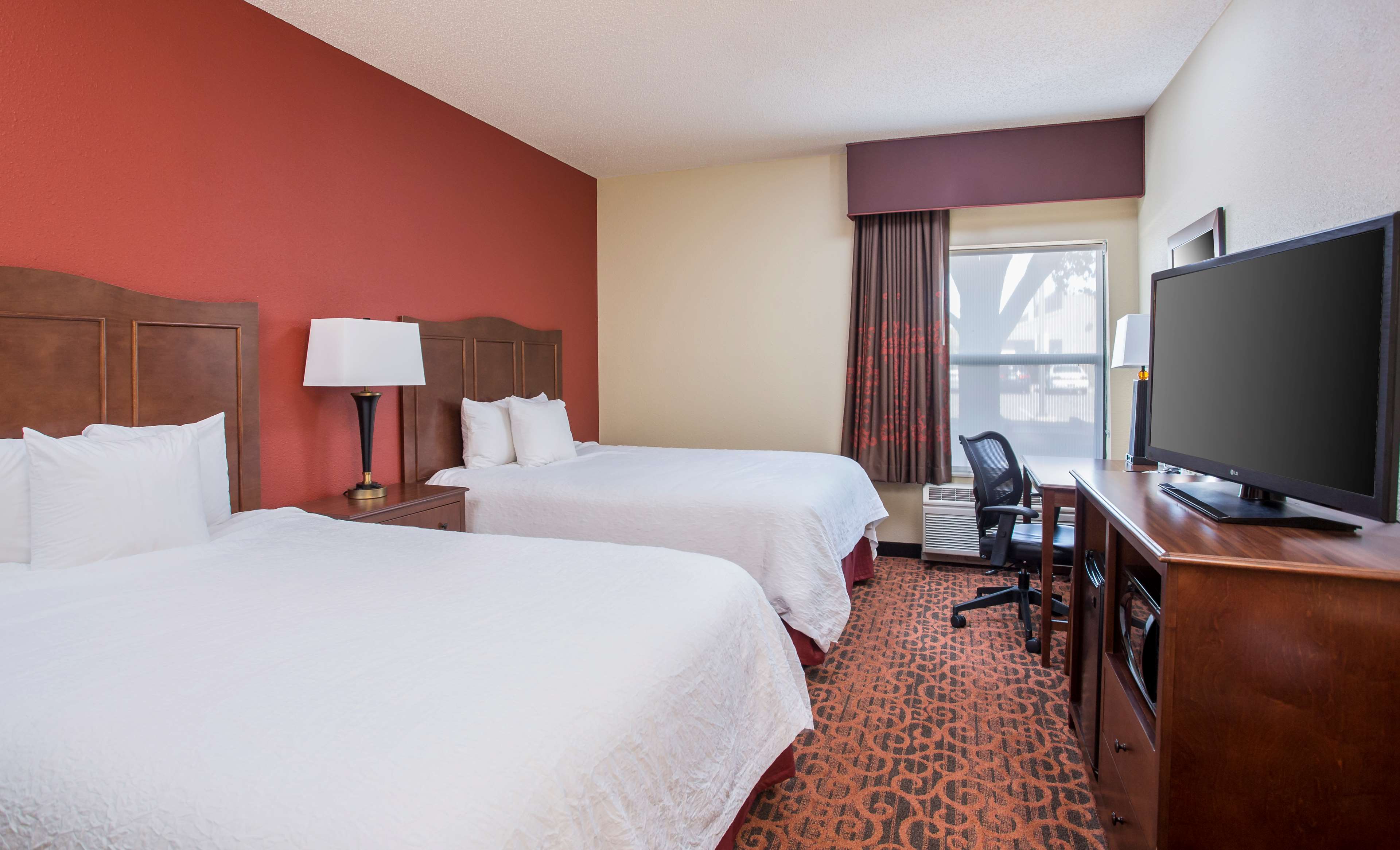 Hampton Inn by Hilton Shawnee - Tap to explore photos