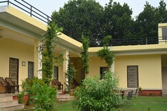 Ranthambhore Bagh Valley 800 Meter from National Safari