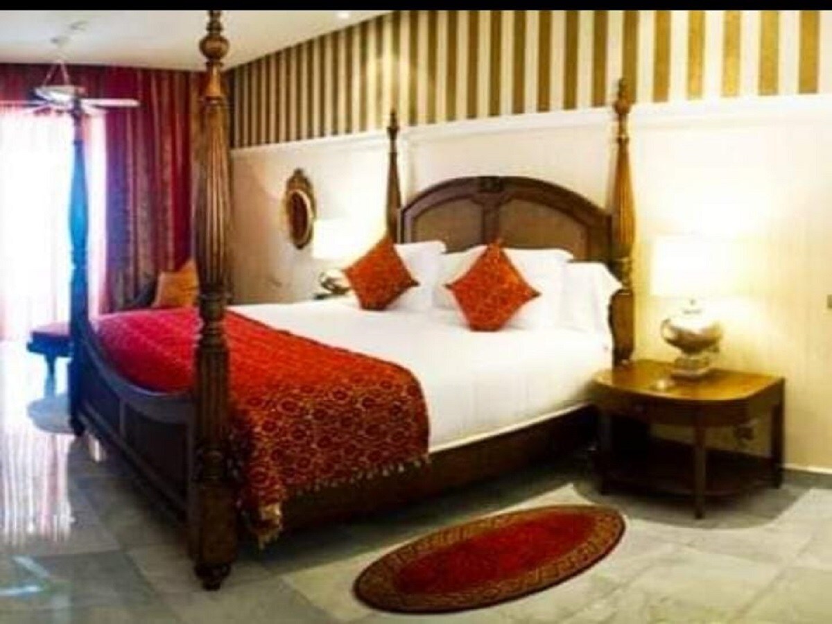 Akbar Inn Guest House - Tap to explore photos