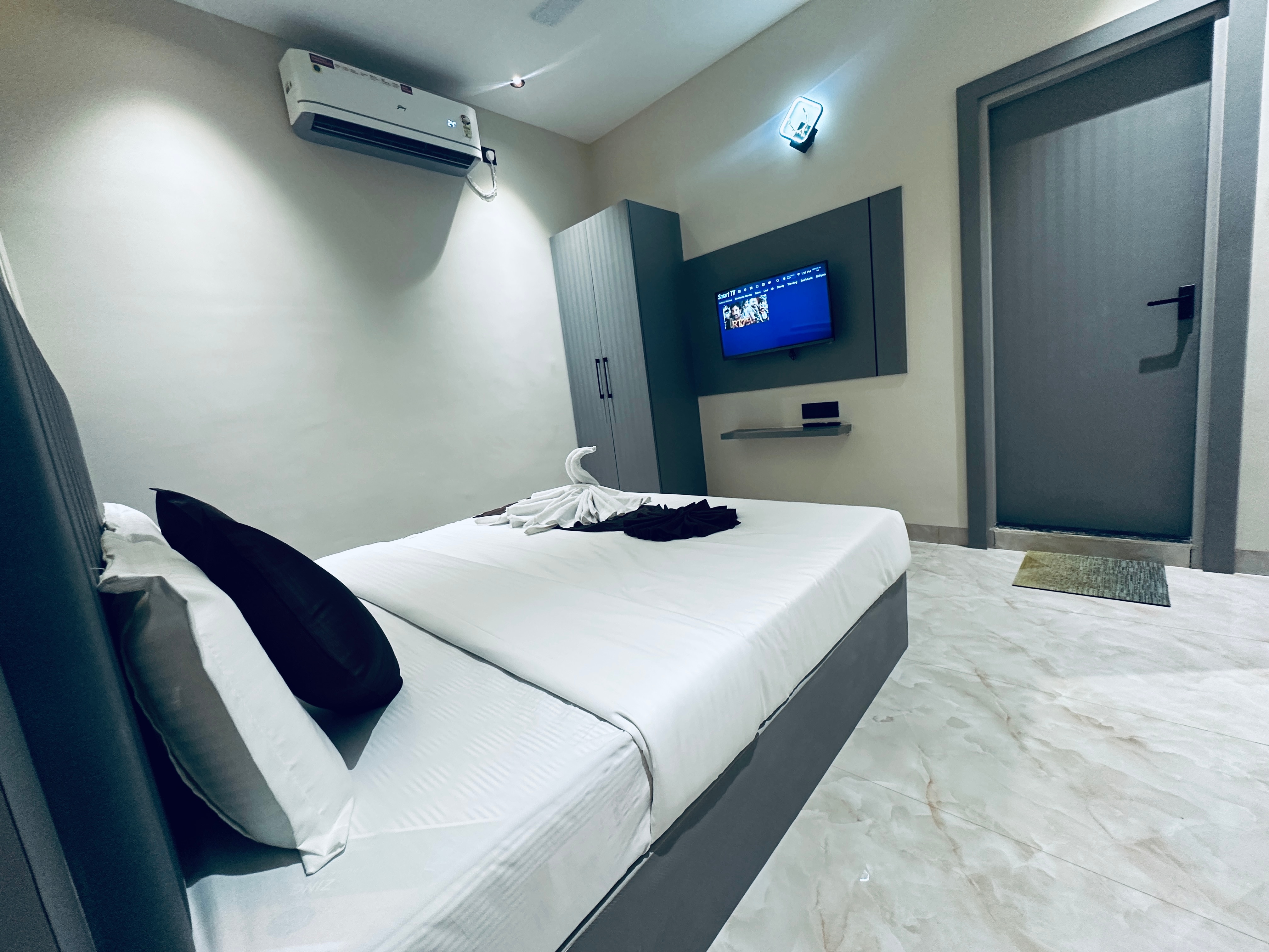Hotel Balaji Inn, Ayodhya Bypass - Tap to explore photos