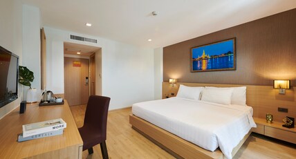 Adelphi Pattaya Room Type - Deluxe Double Room with Balcony