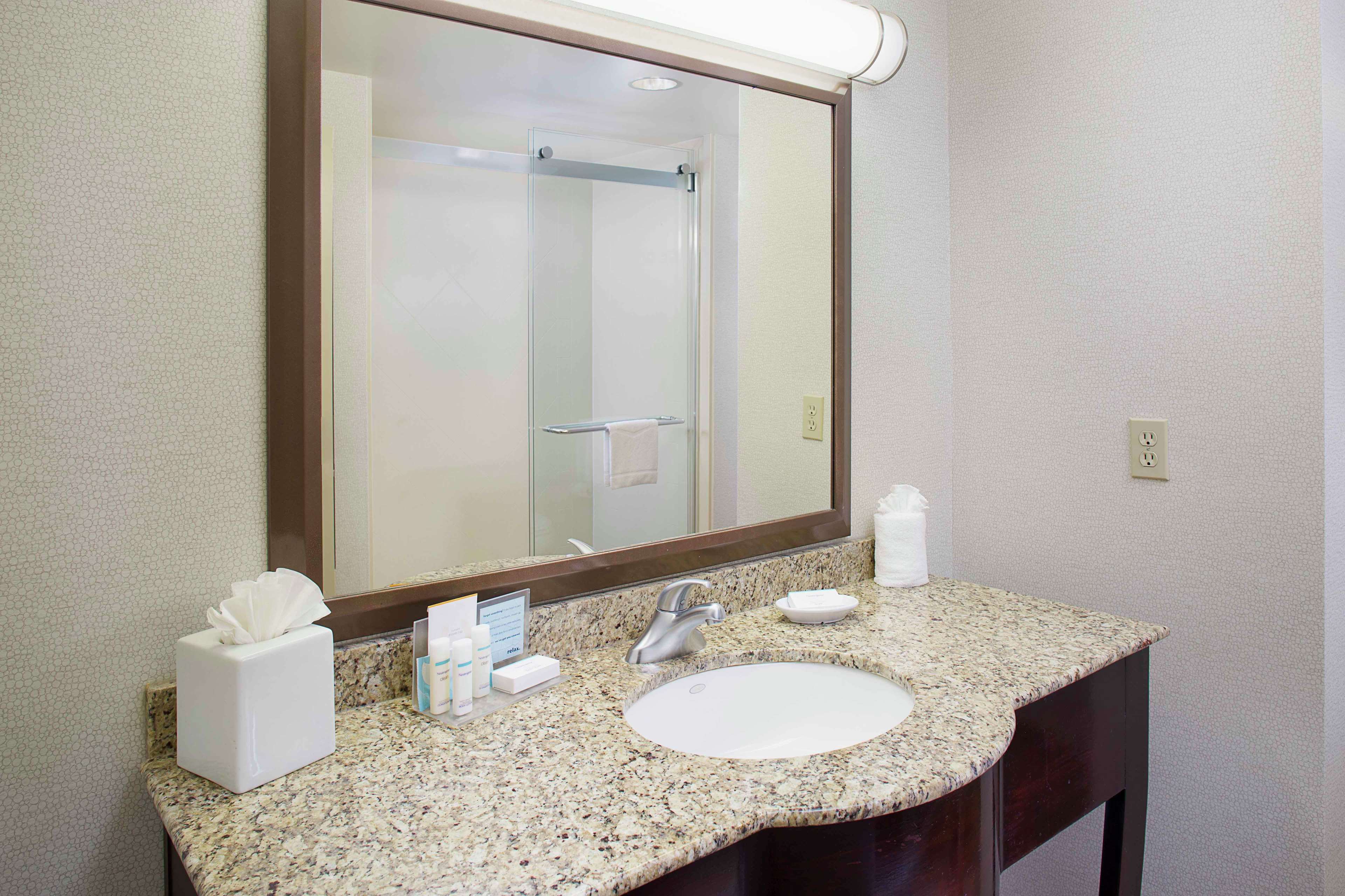 Hampton Inn Garden City - Tap to explore photos