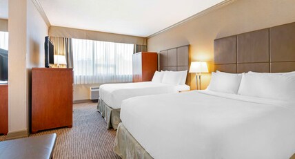 Best Western Plus Barclay Hotel Room Type - Suite-2 Queen Beds, Non-Smoking, Sofabed, Microwave And Refrigerator, Wi-Fi