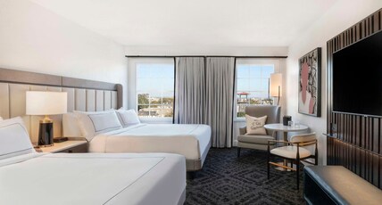 Mills House Charleston, Curio Collection by Hilton Room Type - 2 QUEEN BEDS DLX W CITY VW