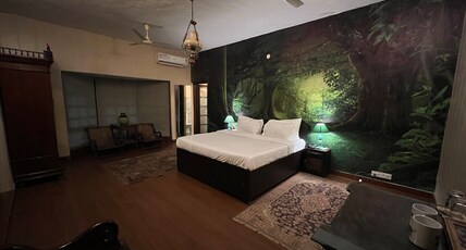 Mikes Forest Retreat Room Type - Hibiscus Suite