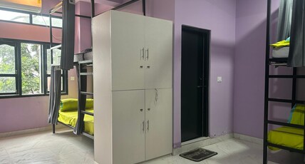 Cheklaa Backpackers Room Type - AC Mixed Dorm