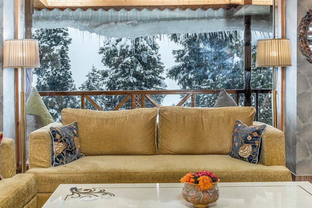 Hotel Royal Castle, Gulmarg - Tap to explore photos