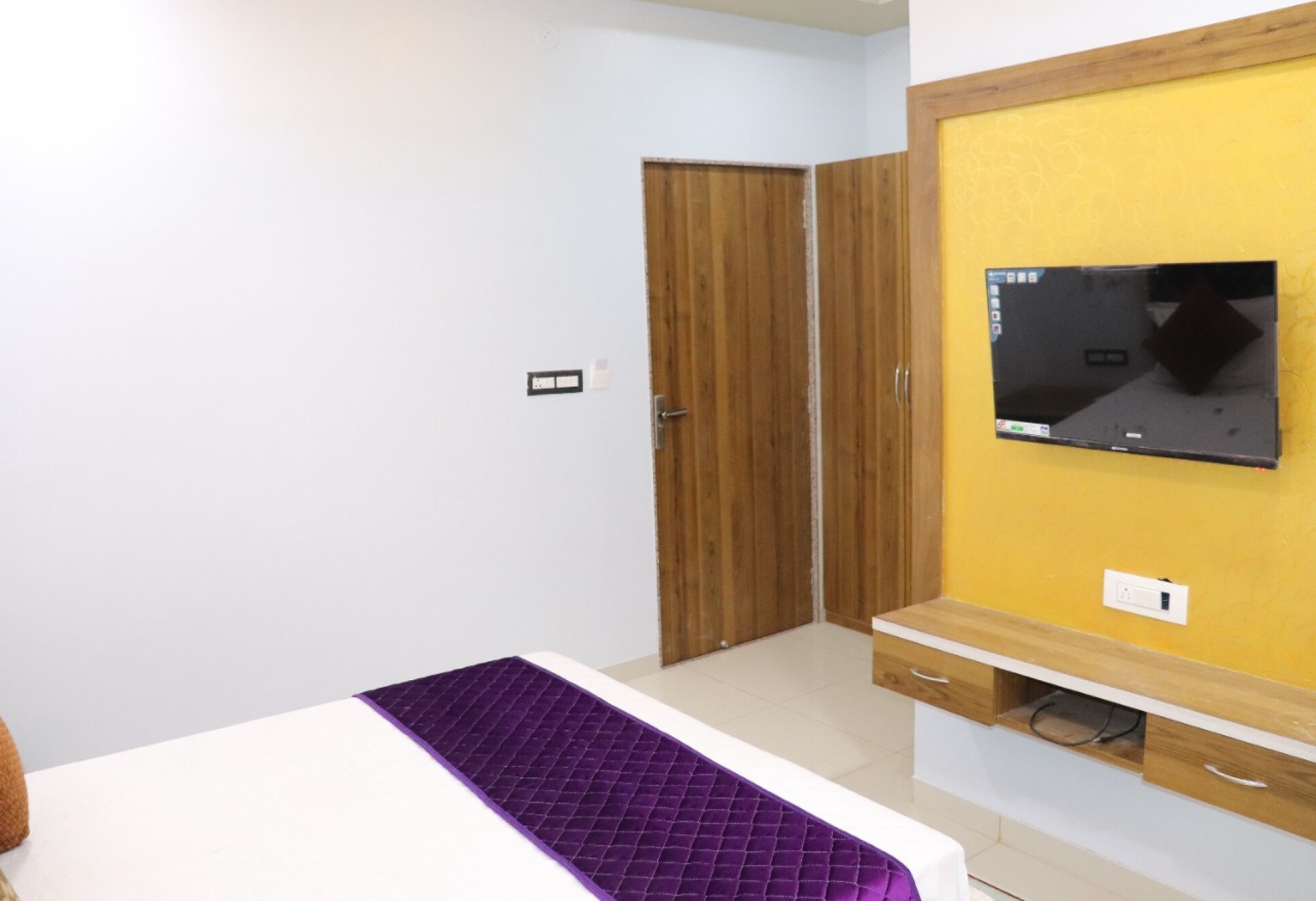 Ramdev Hotel And Restaurant - Tap to explore photos