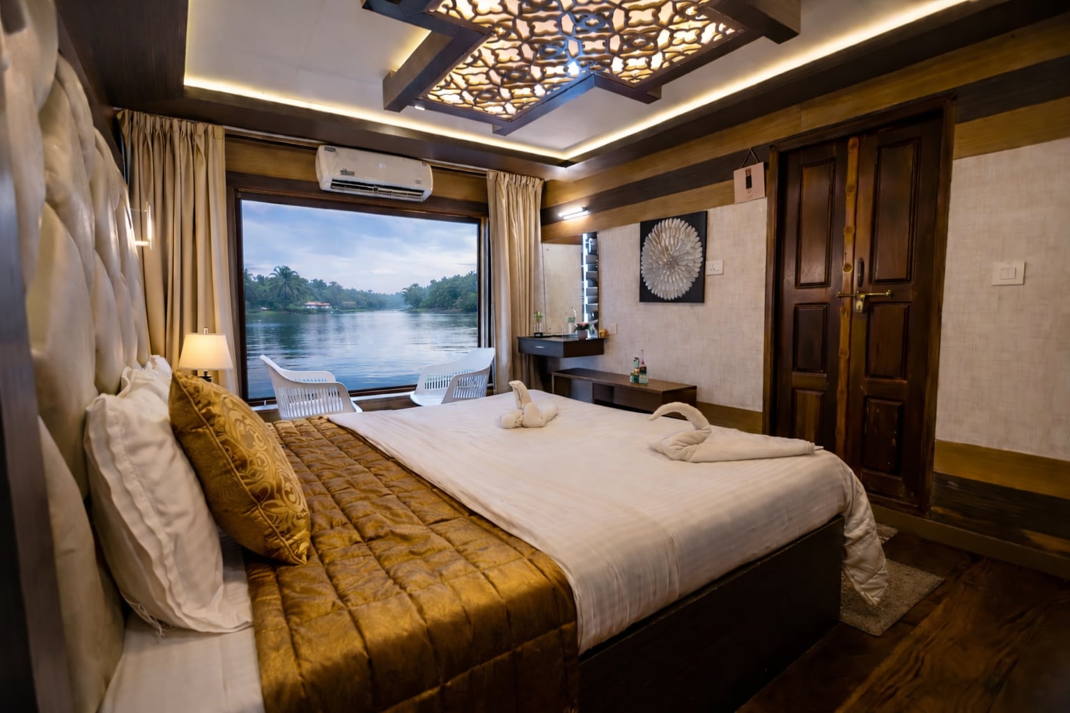 Best Kerala Houseboat - Tap to explore photos