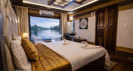Best Kerala Houseboat Room Type - Family Room ( Sharing Houseboat AC Timings 9 PM to 6 AM )