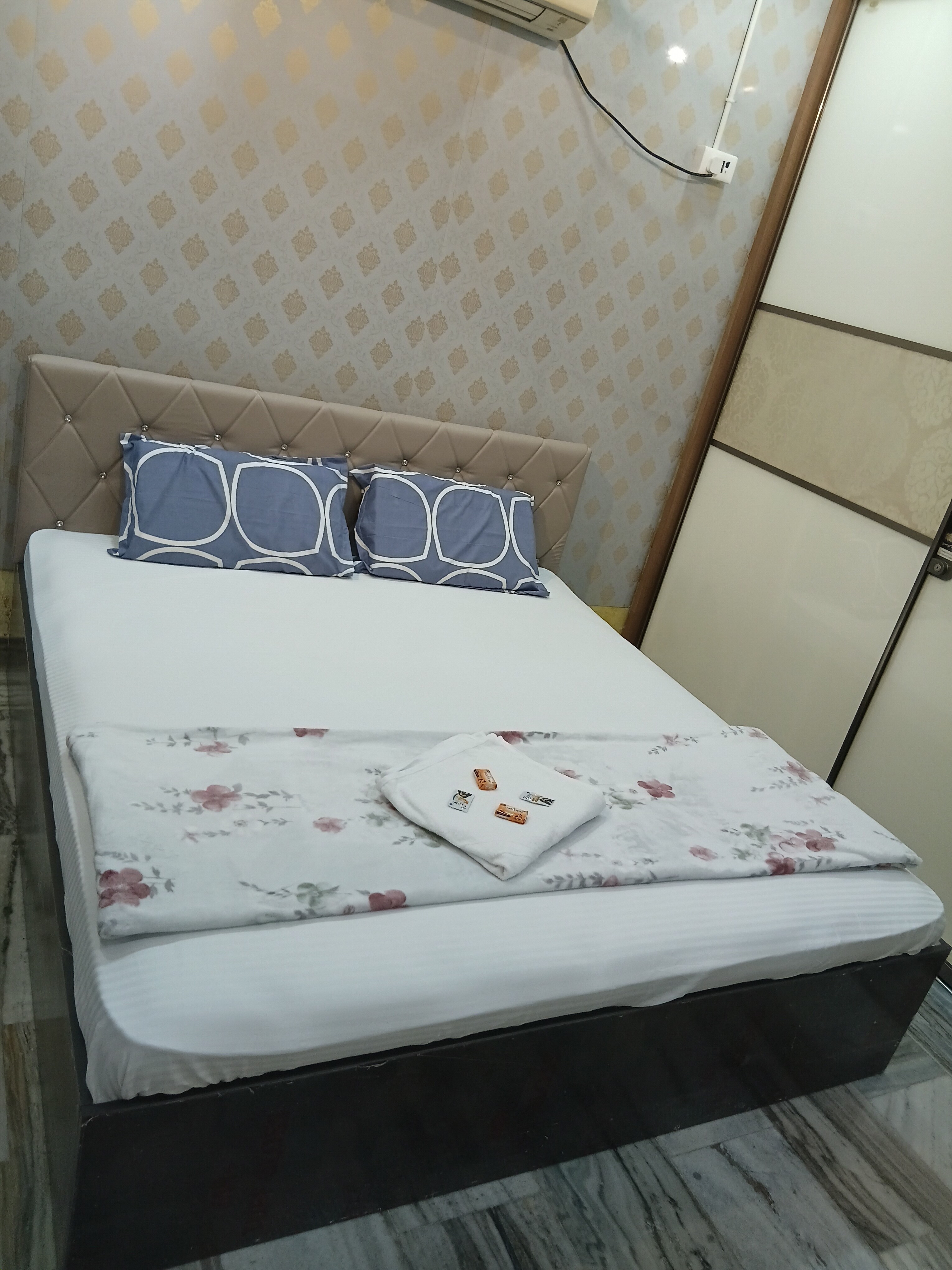 Karthikeyahomestay - Tap to explore photos