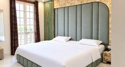 Hindustan Royal Inn Room Type - Deluxe Room with City View Hindustan Royal Inn Room Type - Deluxe Room with City View