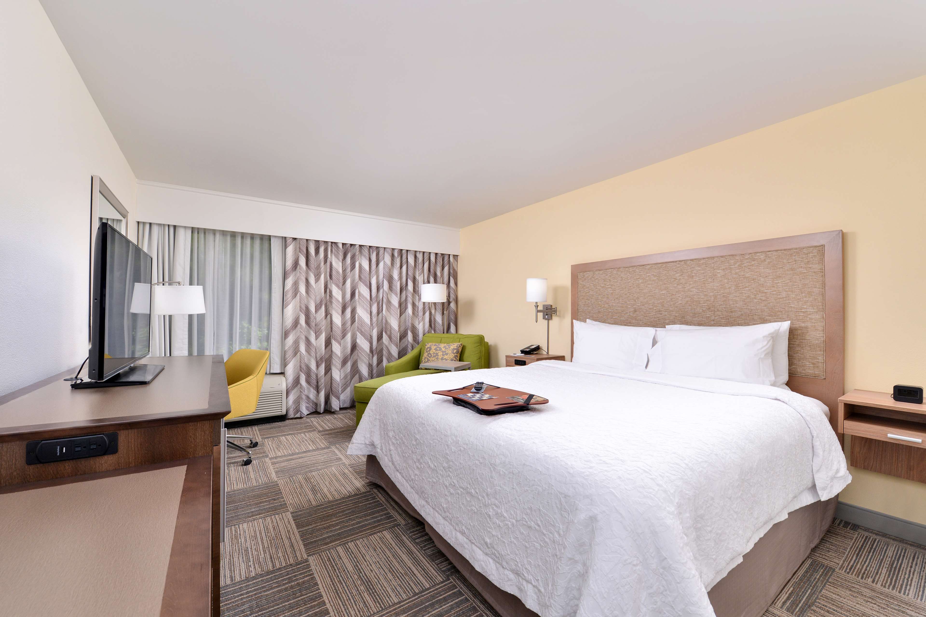 Hampton Inn Cartersville - Tap to explore photos