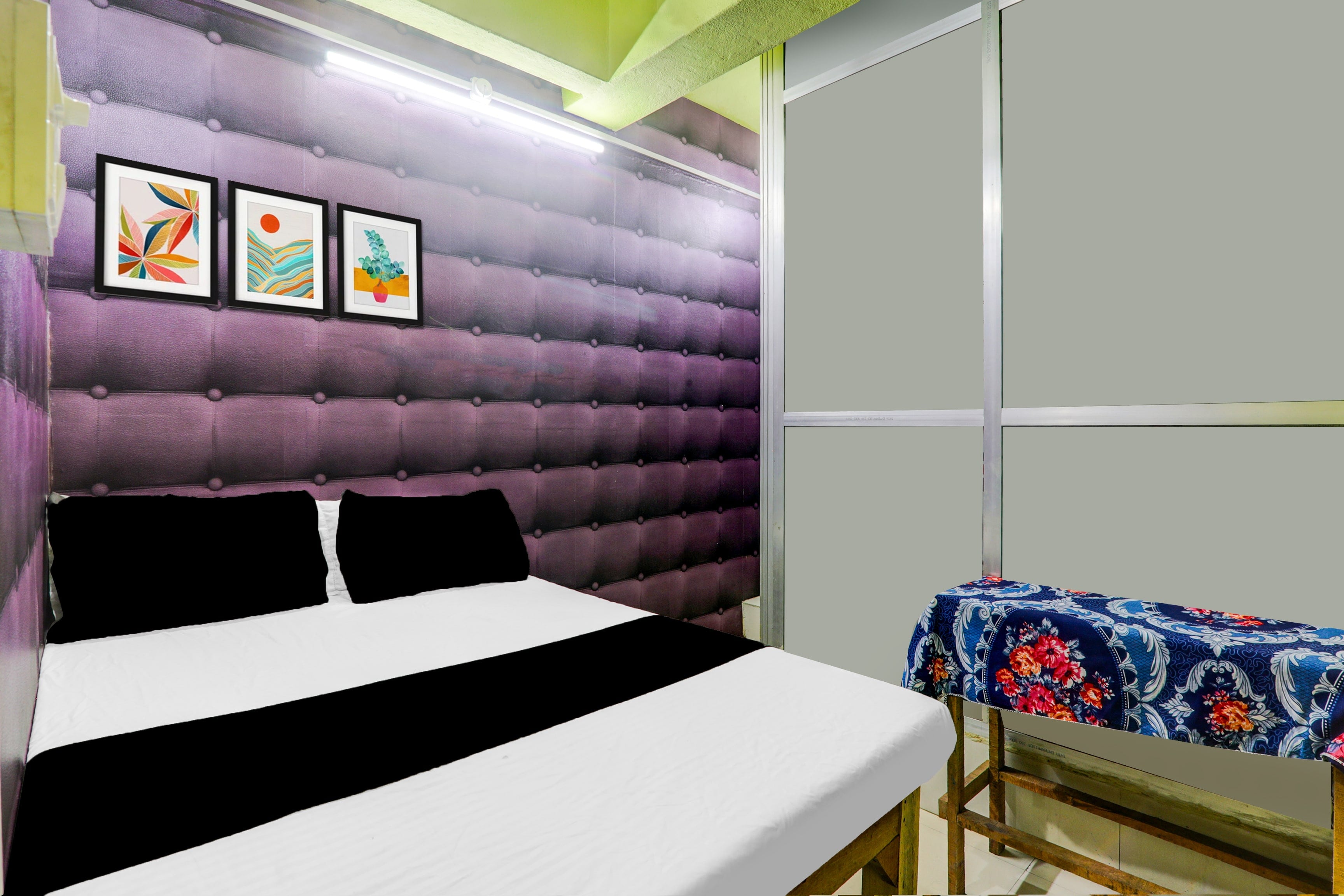 SPOT ON The Space Resto & Rooms Gulzarbagh Station Bus Stop - Tap to explore photos