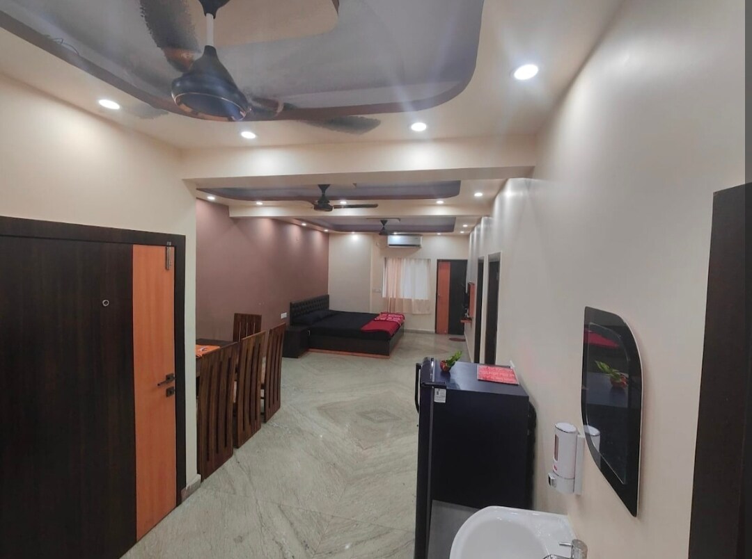 Budget Friendly Apartment In South Kolkata Kasba - Tap to explore photos
