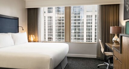 Hilton Motif Seattle Room Type - SKYLINE VIEW - 1 KING BED