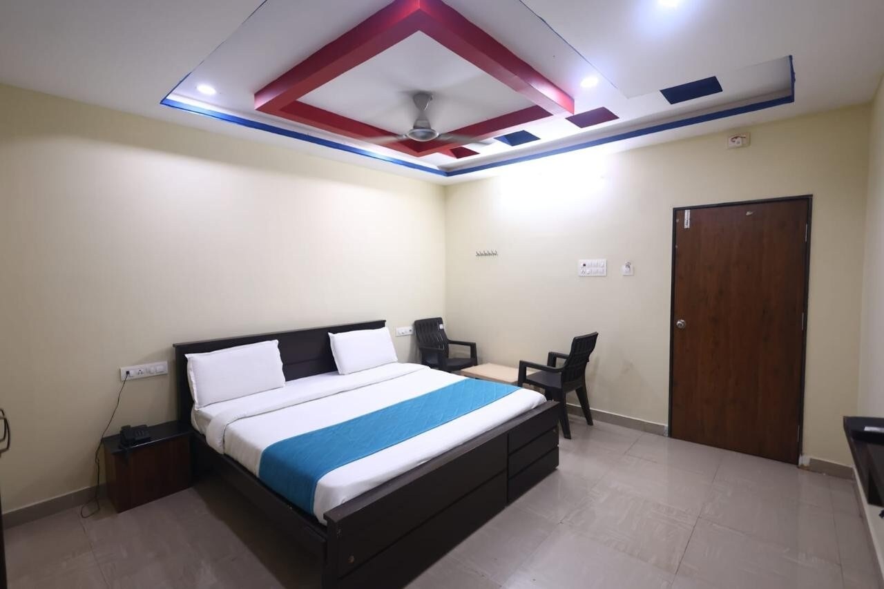 Sri Krishna Inn - Tap to explore photos