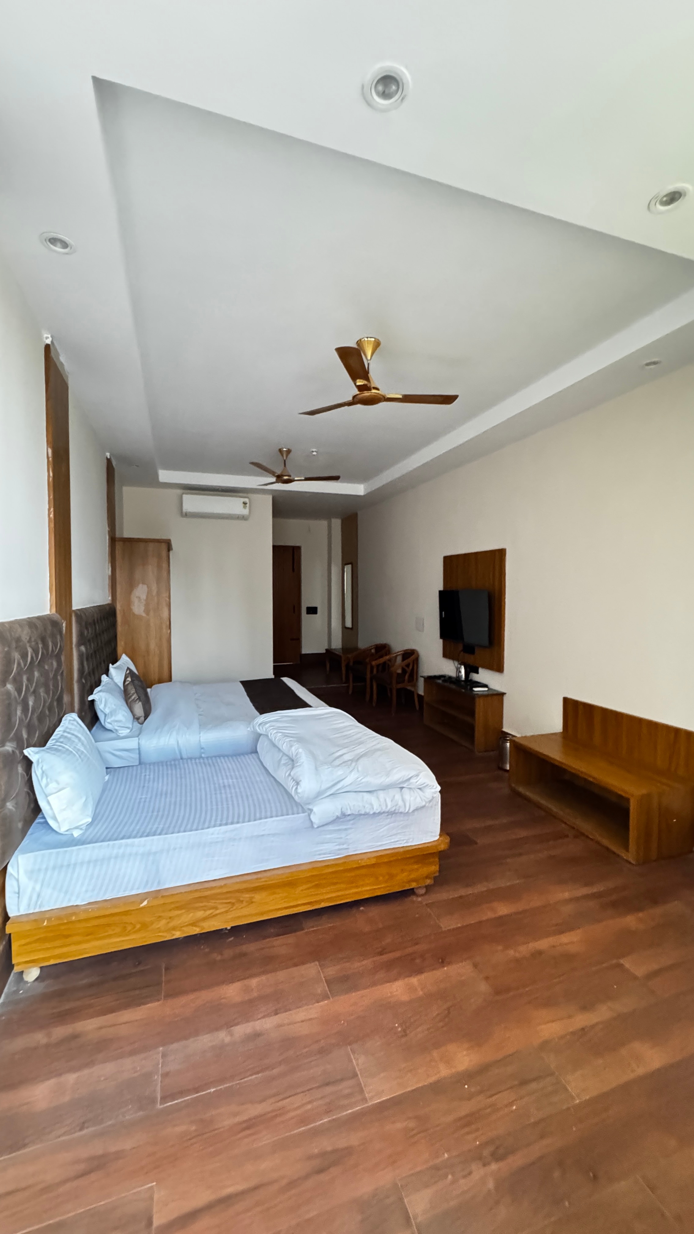Hotel Chhaya - Tap to explore photos