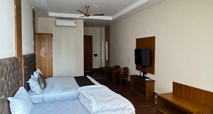 Hotel Chhaya Room Type - Deluxe Twin Room