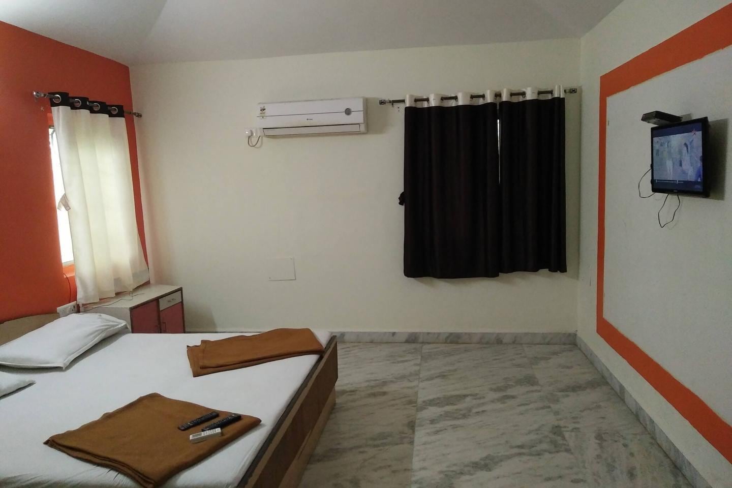 Hotel Summer House - Tap to explore photos